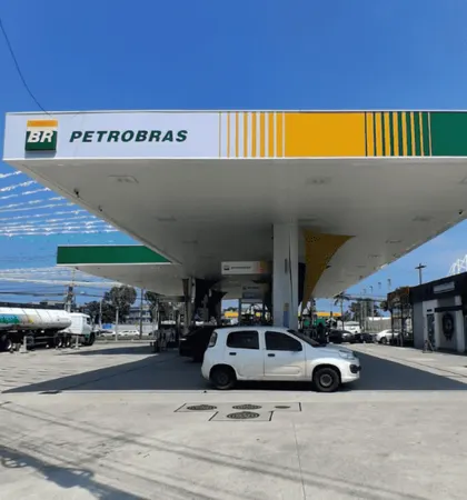 Letreiro legalizado — Posto Petrobras